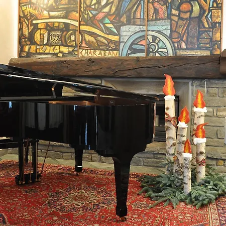 & Restaurant Le Charaban מלון