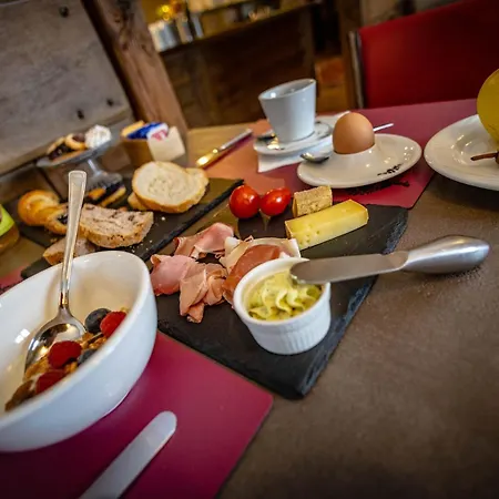 & Restaurant Le Charaban Hotel